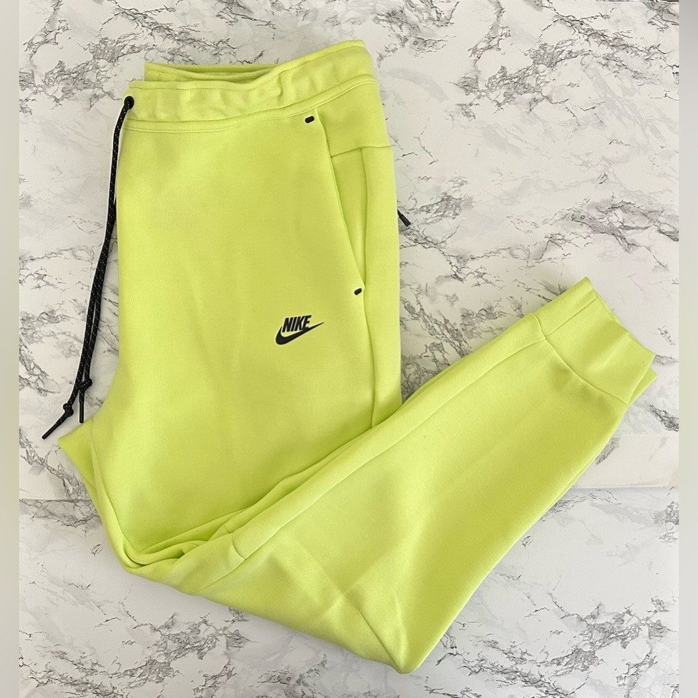 Nike Sportswear Tech Fleece Jogger Pants Athletic Barely Volt Green Men Size XL